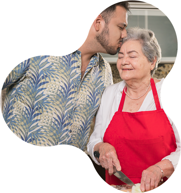 Abuela protegida con Seguro de Salud